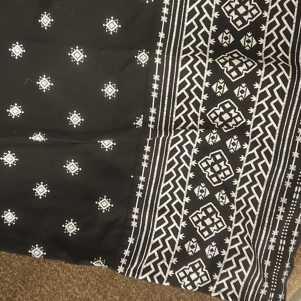 Old Navy Black and White Patterned Sleeveless Dress - Picture 2 of 6